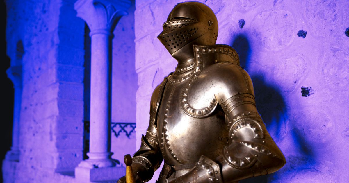 Armure du Moyen-Âge dans un musée médiéval