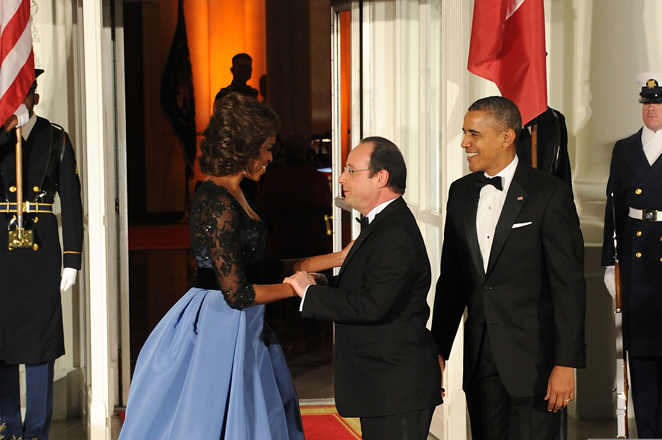 Le président américain Barack Obama et Michelle Obama accueillent le président français François Hollande à la Maison Blanche